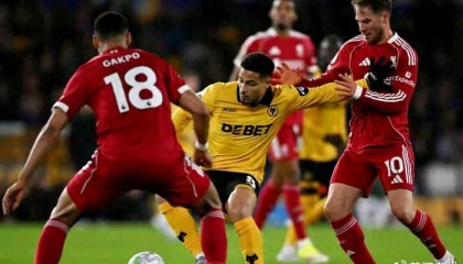 开云官方网站-利物浦补时崩盘，裁判争议难掩进攻“便秘”之痛|狼队|体能|萨拉赫-叶海亚|科迪·加克波|球队_新浪体育_新浪新闻