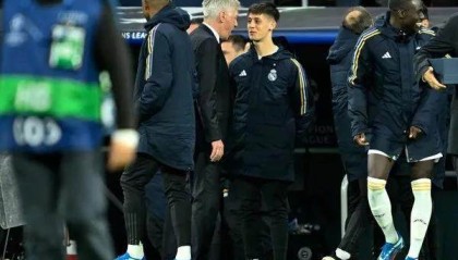 开云体育官方网站-0出场居莱尔伤病戴帽，安帅解围：我21时伤停了两年