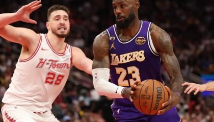 开云体育官方网站-湖人首轮对火箭，乌度卡谈老詹摊牌！雷迪克认清现实，两人成关键